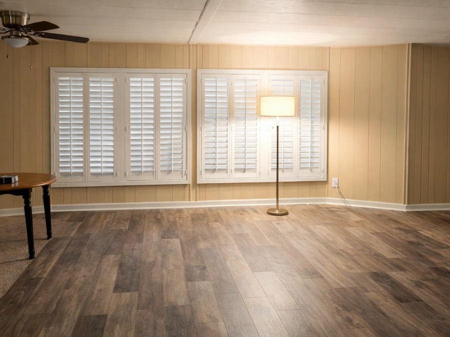 manufactured home living room remodel with luxury vinyl plank flooring in arizona by mesic contracting call (623) 915-1447