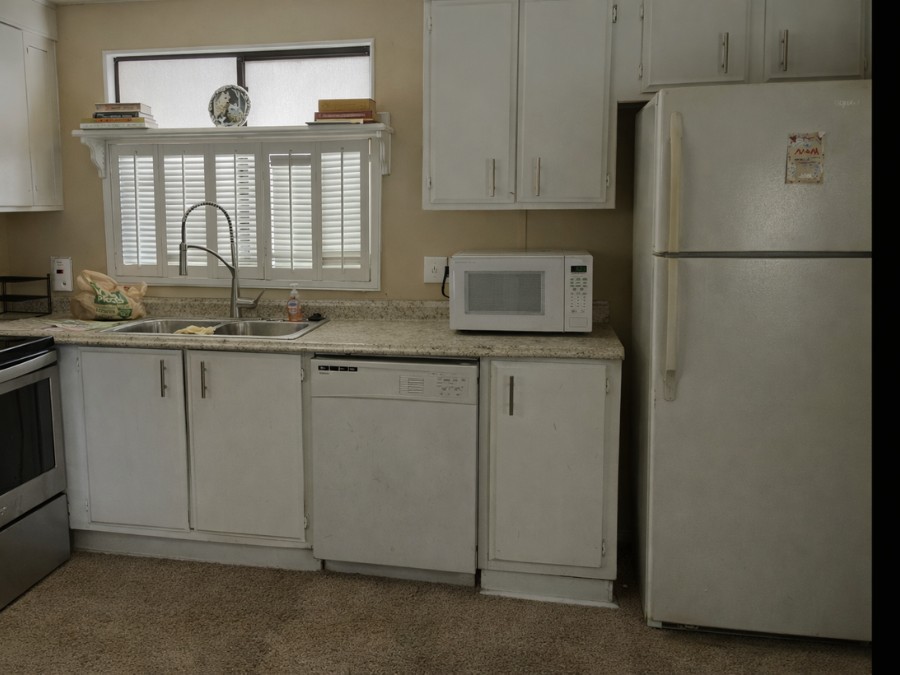 manufactured home interior flooring before remodel in arizona by mesic contracting call (623) 915-1447